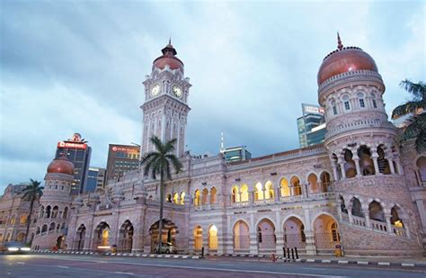  Sultan Abdul Samad Building - Arkkitehtuurinen helmi ja historian havinaa Kuala Lumpurissa!