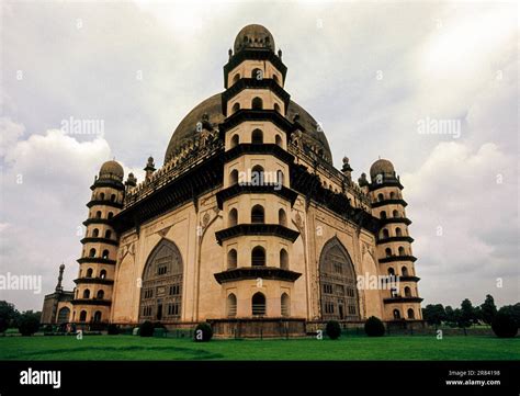 Gol Gumbaz: Suuri kitaliikuntakeskus 1700-luvulta!