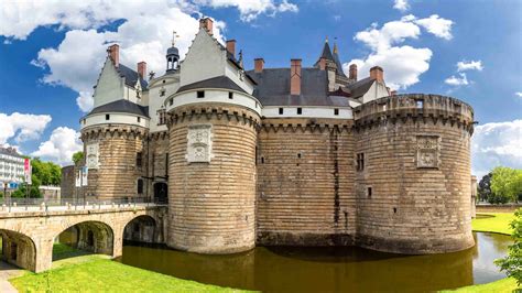 Le Château des Ducs de Bretagne: Arkkitehtuurinen ihme ja historiallinen aikakapseli!