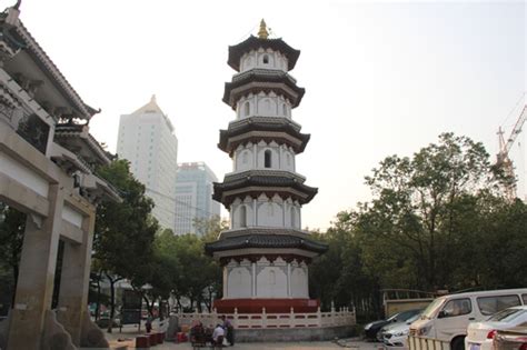  Ezhou Dashi Pagoda – Yksi Kiinan vanhimmista pagodeista ja kiehtova historia