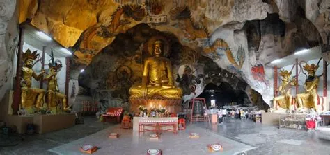  Perak Tongin Templo, mystisiä luolia ja näyttävää buddhalaisuutta!