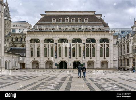 The Guildhall Art Gallery: Ikoninen taidehistoria ja viehättävä arkkitehtuuri